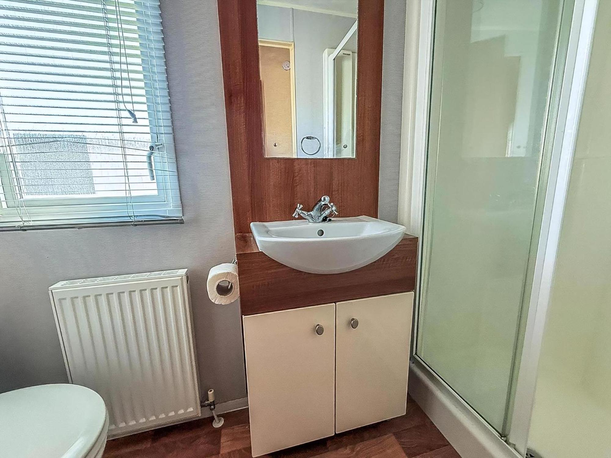 Superb Caravan With Decking And Free Wifi At Naze Marine Park Ref 17236C Walton-on-the-Naze Exterior foto