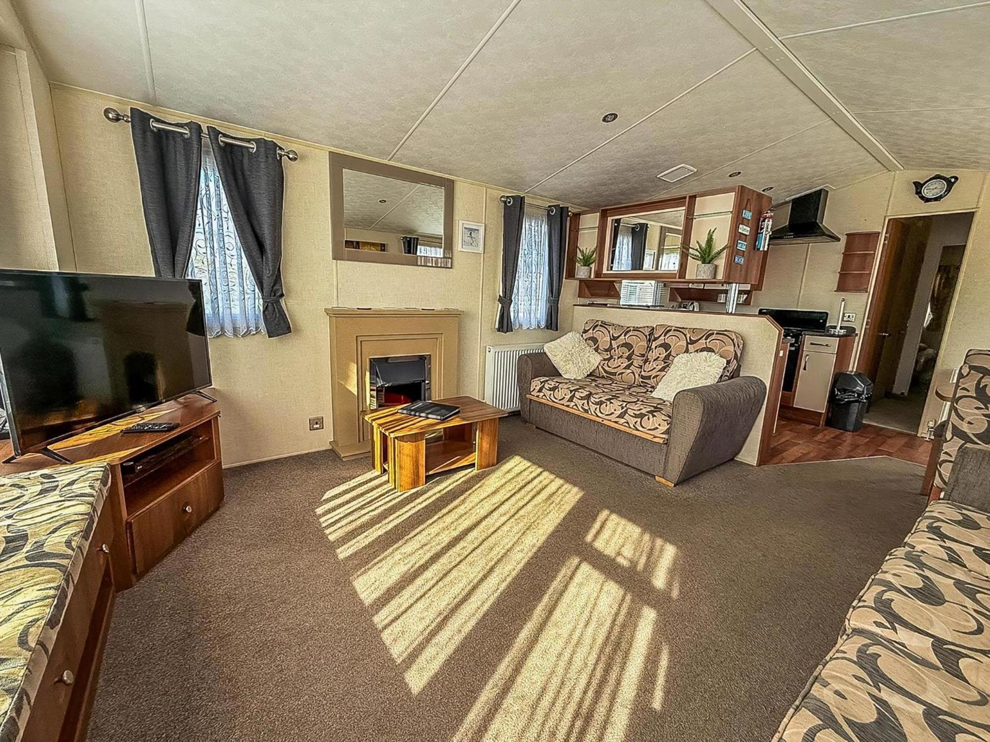 Superb Caravan With Decking And Free Wifi At Naze Marine Park Ref 17236C Walton-on-the-Naze Exterior foto